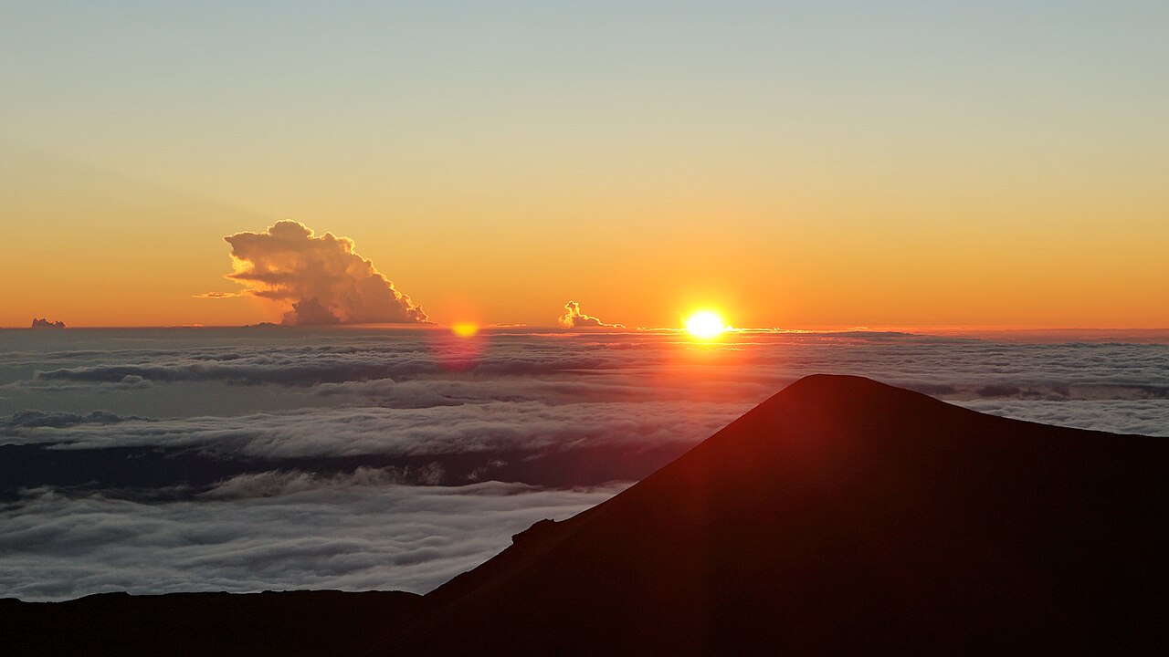 Sunset above the clouds at Mauna Kea